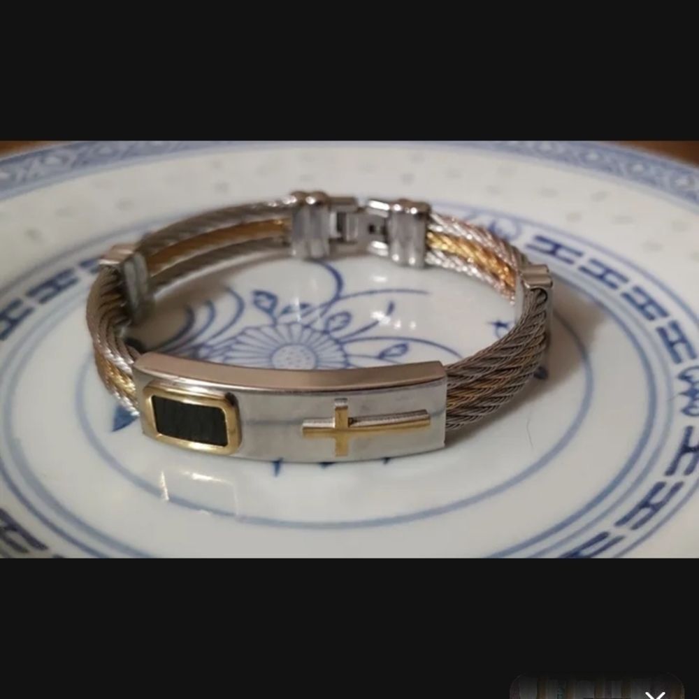 Stylish Silver Tone and Gold Tone Bracelet Jewelry Faith Love Cross Mix Material